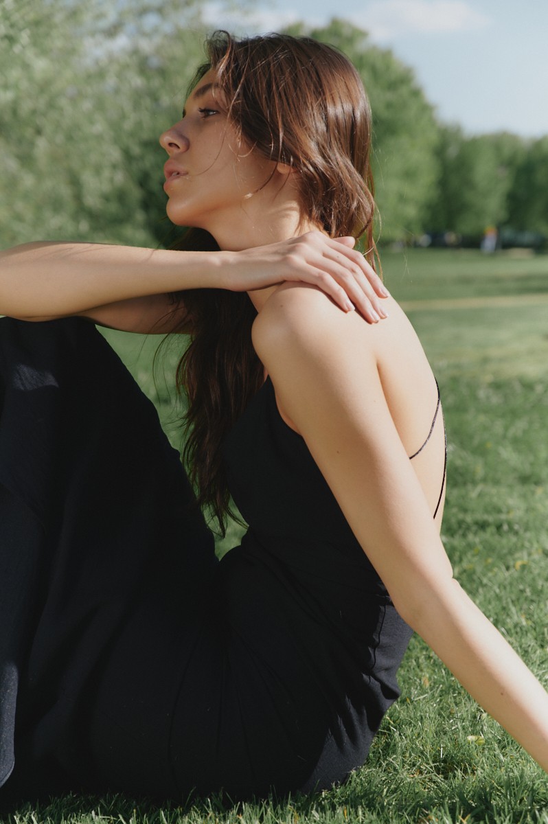 Dress with ties on the back black